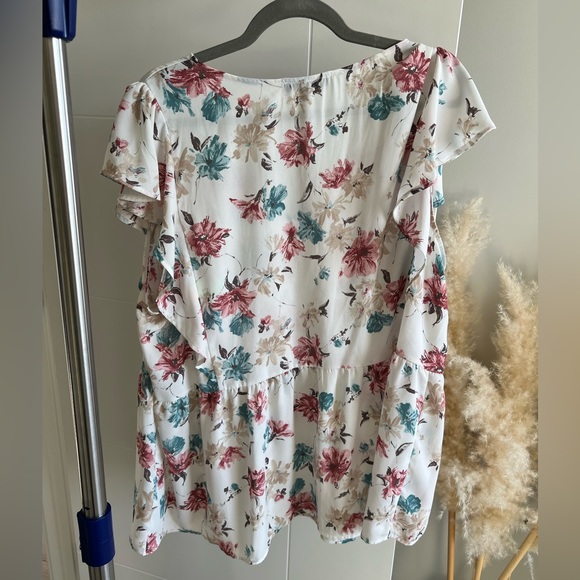 Andree White Floral Top - 1X - Picture 7 of 8